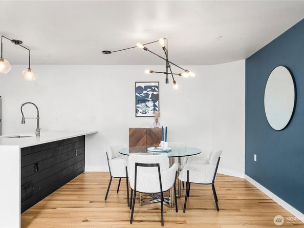 827 Hiawatha Place S 204, Seattle WA 98144