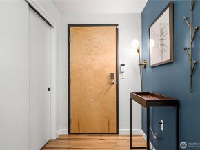 827 Hiawatha Place S 204, Seattle WA 98144