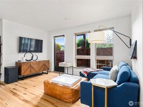 827 Hiawatha Place S 204, Seattle WA 98144