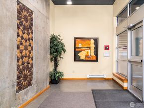 827 Hiawatha Place S 204, Seattle WA 98144