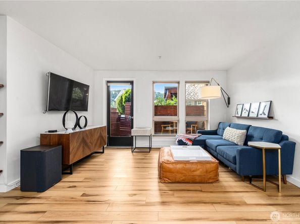 827 Hiawatha Place S 204, Seattle WA 98144
