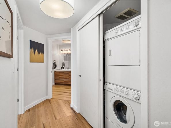 827 Hiawatha Place S 204, Seattle WA 98144