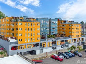 827 Hiawatha Place S 204, Seattle WA 98144