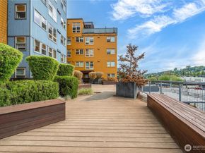 827 Hiawatha Place S 204, Seattle WA 98144
