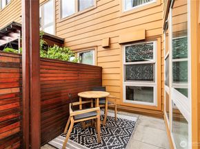 827 Hiawatha Place S 204, Seattle WA 98144