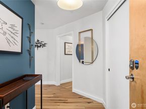 827 Hiawatha Place S 204, Seattle WA 98144
