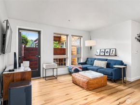 827 Hiawatha Place S 204, Seattle WA 98144