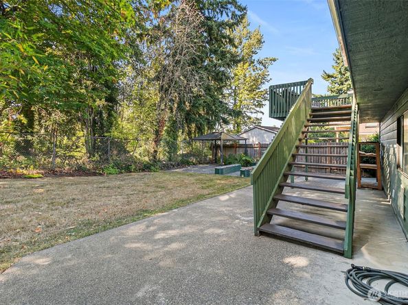 1205 S 236th Place, Des Moines WA 98198