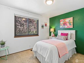 1205 S 236th Place, Des Moines WA 98198