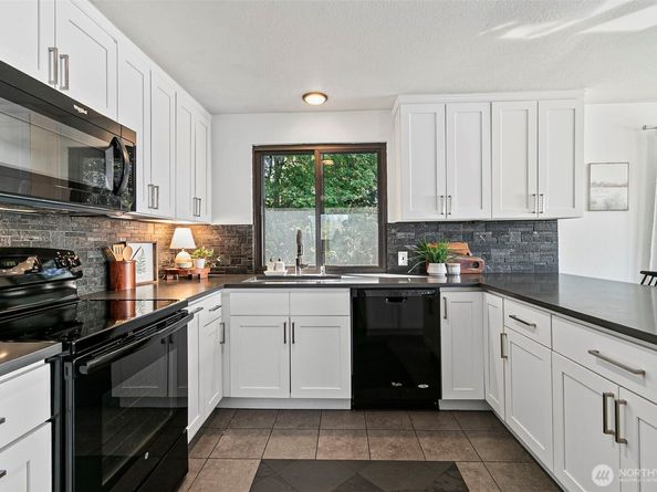 1205 S 236th Place, Des Moines WA 98198