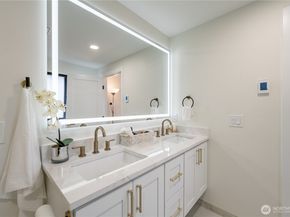 10529 32nd Dr SE, Everett WA 98208
