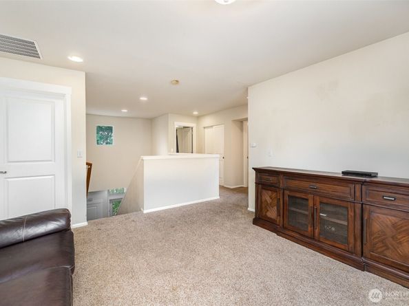 1162 32nd Place NE, Auburn WA 98002