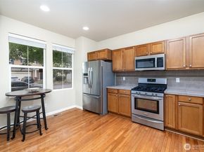 1162 32nd Place NE, Auburn WA 98002