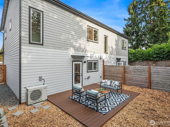 13707 B 1st Avenue NE, Seattle WA 98125