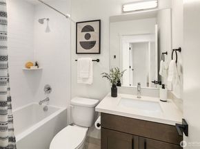 13707 B 1st Avenue NE, Seattle WA 98125