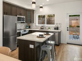 13707 B 1st Avenue NE, Seattle WA 98125