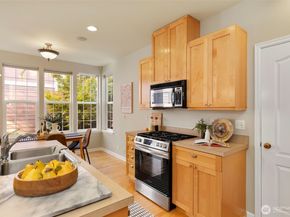 32 NE Sunset Street, Poulsbo WA 98370