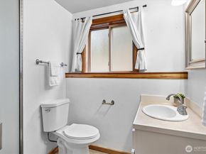 16704 NE 97th Street, Redmond WA 98052