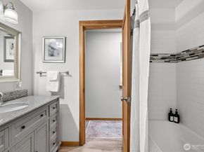 16704 NE 97th Street, Redmond WA 98052