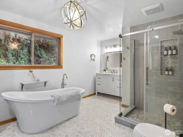 16704 NE 97th Street, Redmond WA 98052