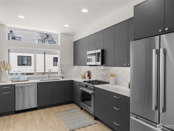 8337 C 12th Avenue NW, Seattle WA 98117
