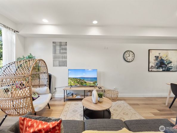 902 13th Avenue, Seattle WA 98122