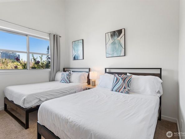 902 13th Avenue, Seattle WA 98122