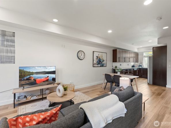 902 13th Avenue, Seattle WA 98122