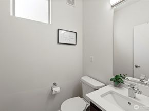 902 13th Avenue, Seattle WA 98122