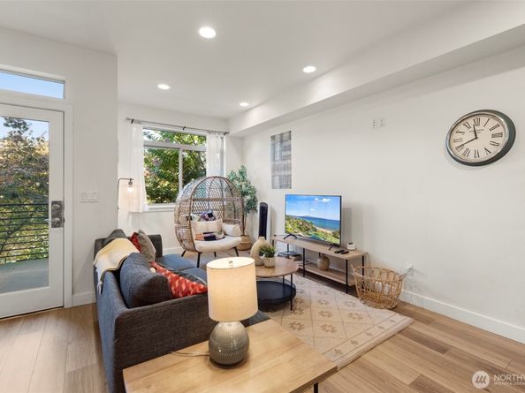 902 13th Avenue, Seattle WA 98122