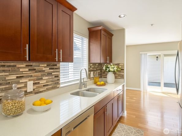 901 E Marine View Drive 201, Everett WA 98201