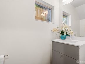1928 B 10th Avenue W, Seattle WA 98119