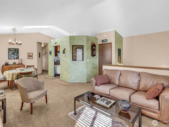 10513 Whitman Avenue N, Seattle WA 98133