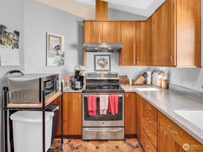 10513 Whitman Avenue N, Seattle WA 98133