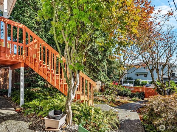 10513 Whitman Avenue N, Seattle WA 98133