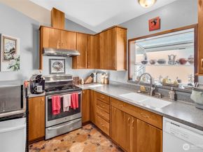 10513 Whitman Avenue N, Seattle WA 98133