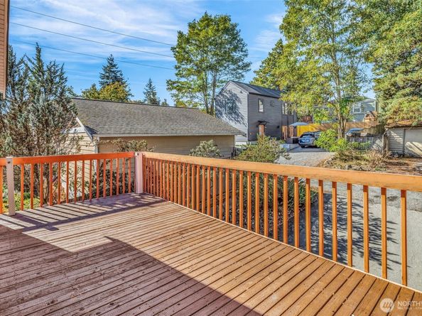 10513 Whitman Avenue N, Seattle WA 98133