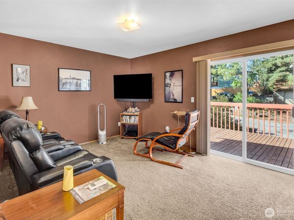 10513 Whitman Avenue N, Seattle WA 98133