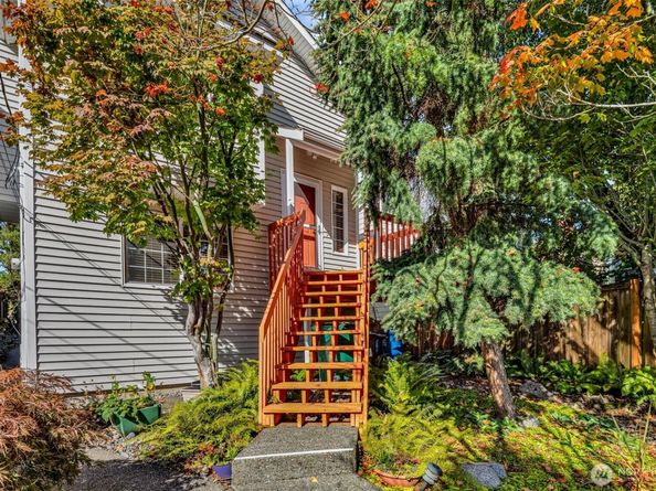 10513 Whitman Avenue N, Seattle WA 98133