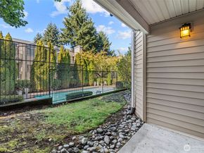 12044 100th Avenue NE H102, Kirkland WA 98034