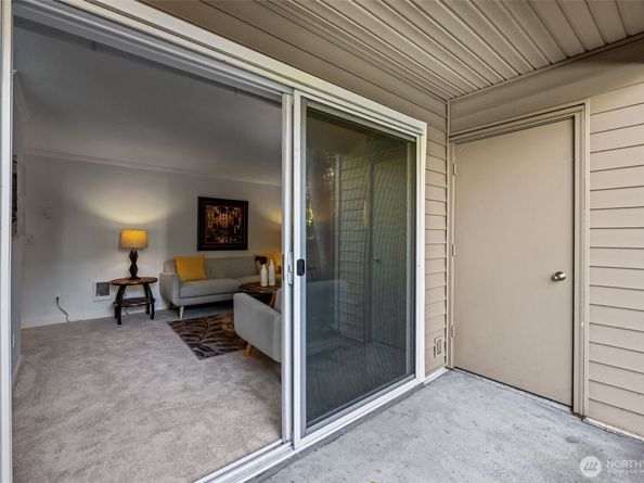12044 100th Avenue NE H102, Kirkland WA 98034