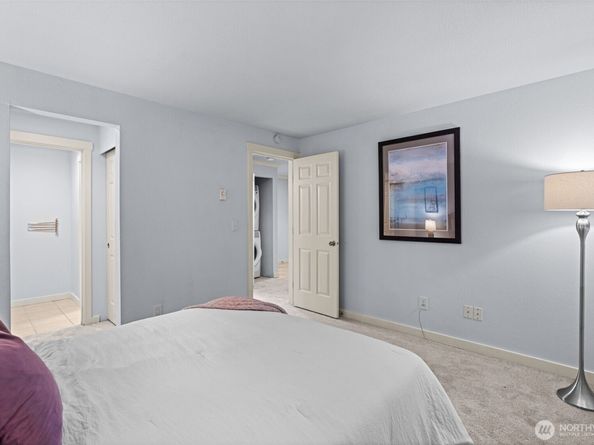 12044 100th Avenue NE H102, Kirkland WA 98034
