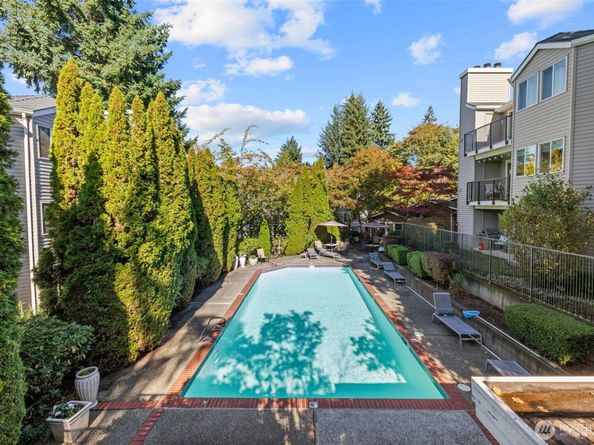 12044 100th Avenue NE H102, Kirkland WA 98034