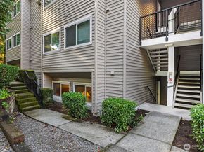 12044 100th Avenue NE H102, Kirkland WA 98034