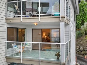 2104 Alki Avenue SW 306, Seattle WA 98116