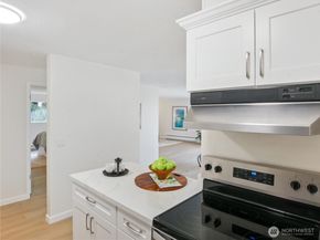 2104 Alki Avenue SW 306, Seattle WA 98116