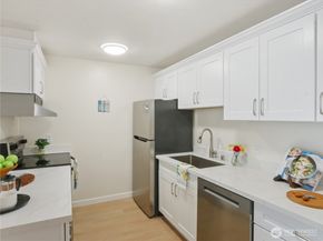 2104 Alki Avenue SW 306, Seattle WA 98116