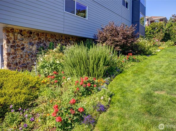 500 Olympic Place 304, Seattle WA 98119