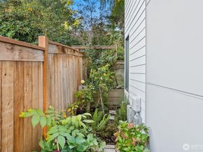 3959 1st Avenue NE A, Seattle WA 98105