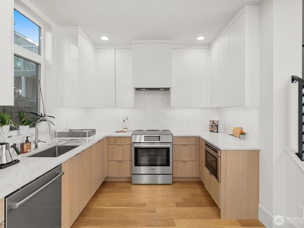 3959 1st Avenue NE A, Seattle WA 98105